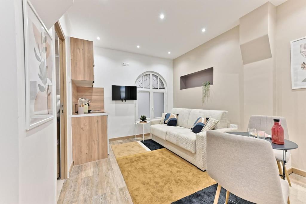 Place De La Nation Apartment *